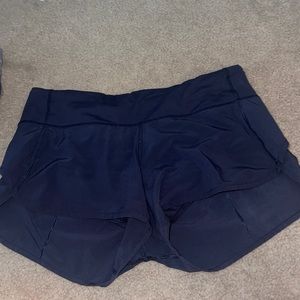 Lululemon shorts size 4, speed up low rise shorts 2.5